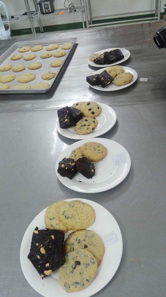 elzeiLZle's tweet image. Da winner is group 5 .Kahit palpak. Nagkalituhan sa baking powder &amp;amp; baking soda .Ayiee yummy pa rin at panalo kami 😍😂  #Group5  #HappyBakers