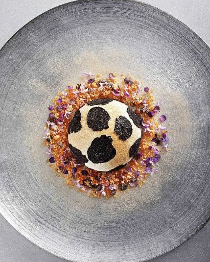🍴 Merengue de trufa y helado de trufa, con praliné de macadamia, romero y malta... Martin Benn, ¡gracias por existir! <a href="/sepiarestaurant/">Sepia Restaurant</a>