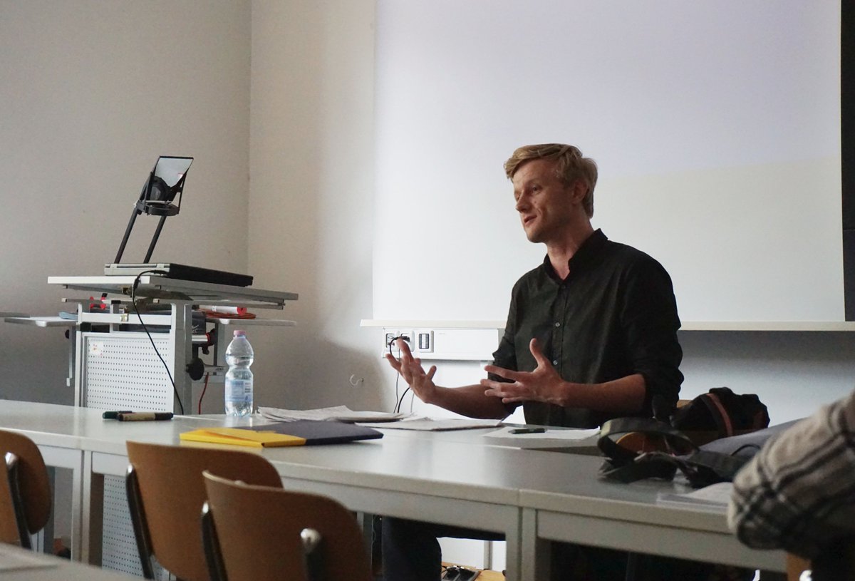 Seila_Fdz's tweet photo. Great #seminar "Trespassing Europe: Wars and Walls in the borderlands" by #VasylCherepanyn #Borderlab #Viadrinicum #SummerSchool @viadrina https://t.co/XllIAYjvjB