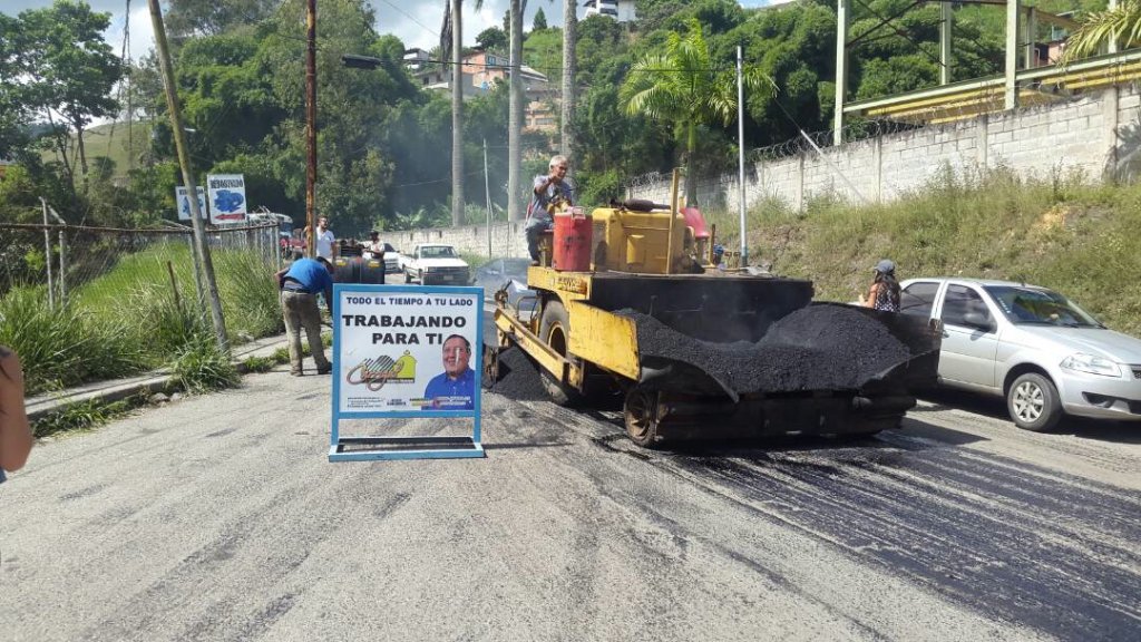yanibili's tweet photo. @AlcCarrizal @ServiCarrizal @IngeCarrizal agradecidos los usurios por asfaltado Calle Sucre @marleneg6368 https://t.co/VV04n2hGNx