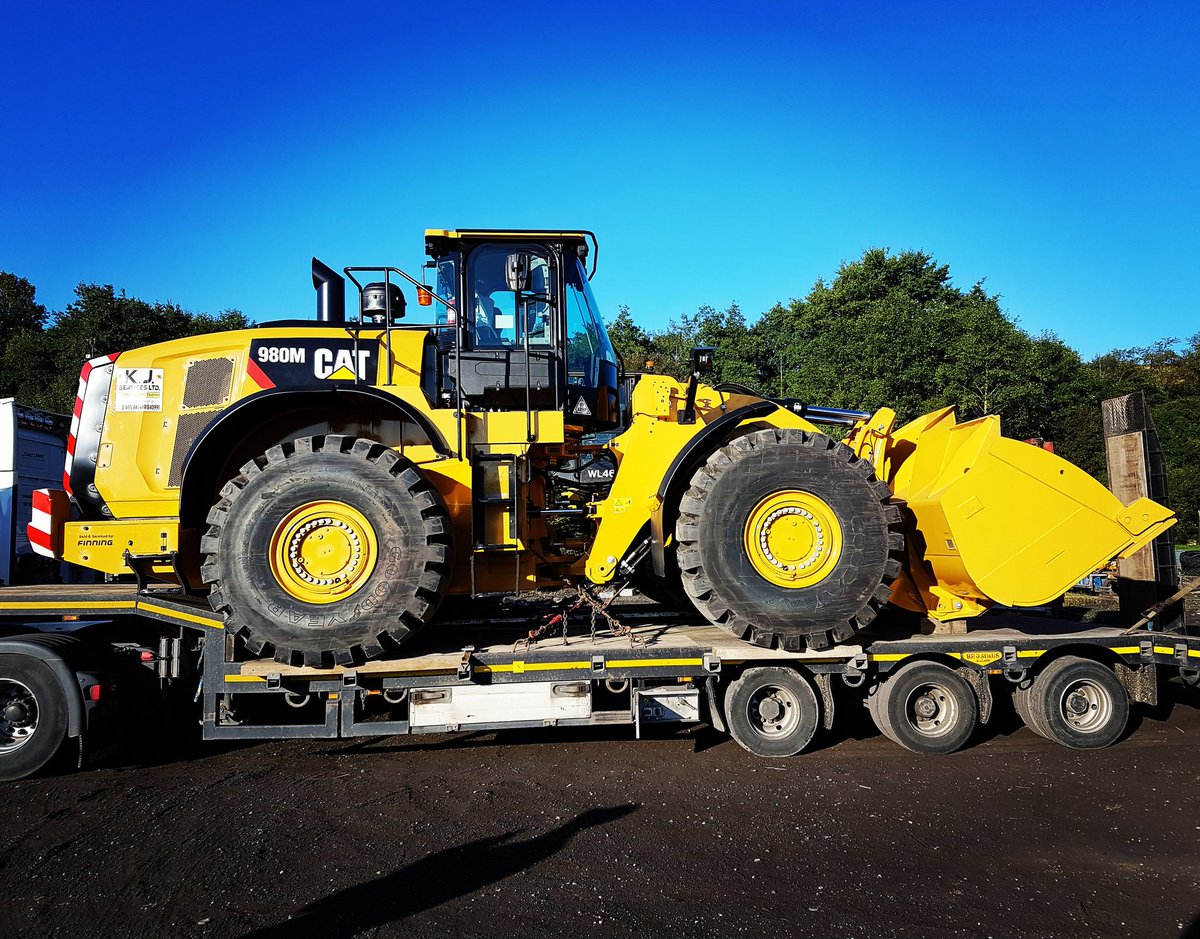 KJ_Services's tweet photo. Nice Early Morning Delivery Today, Another New Caterpillar 980M! #Caterpillar #FinningUK #980M #WheelLoader https://t.co/R6tz3APKur