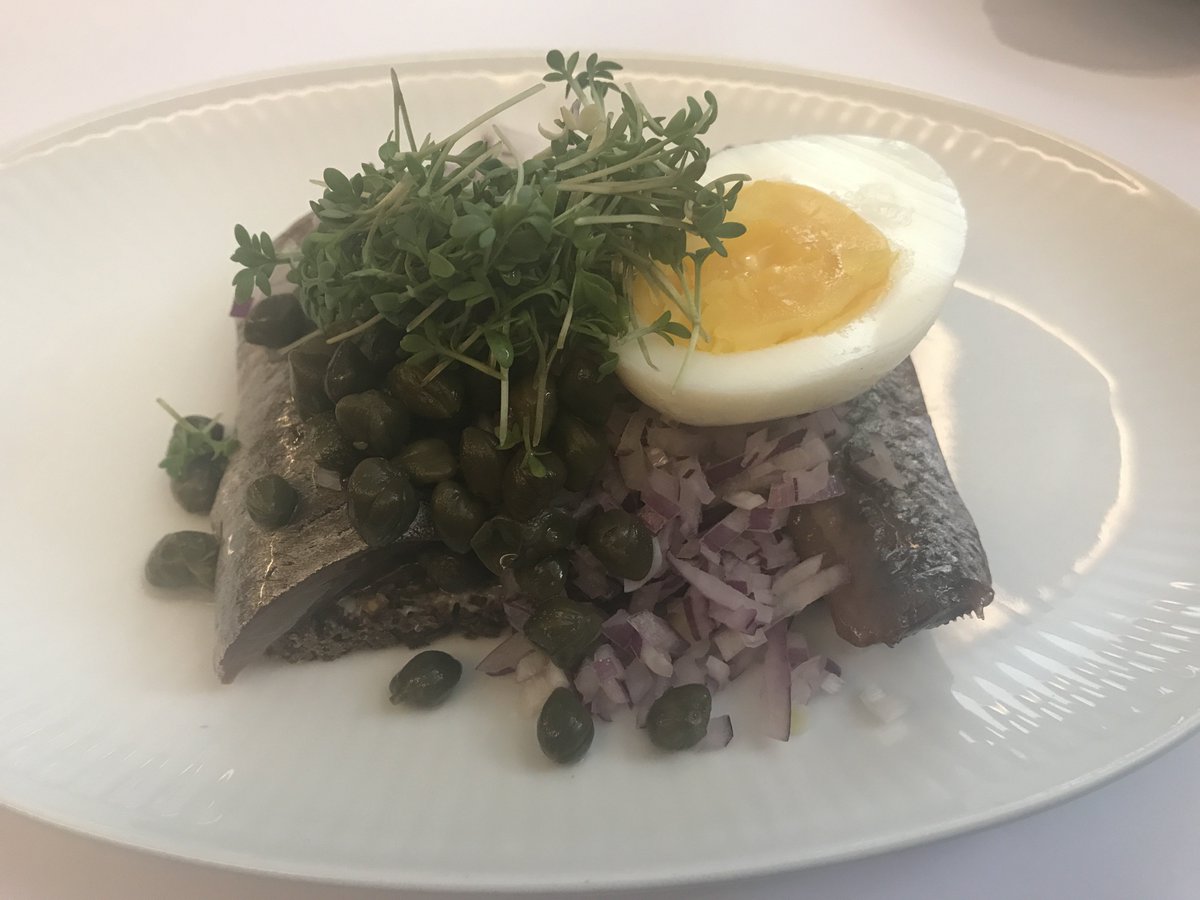 BostonIntFit's tweet image. Just in #Denmark &amp;amp; was impressed with their macro proportions. Emphasis on quality #protein &amp;amp; #healthyfat w/a slice of tasty rye for crunch!
