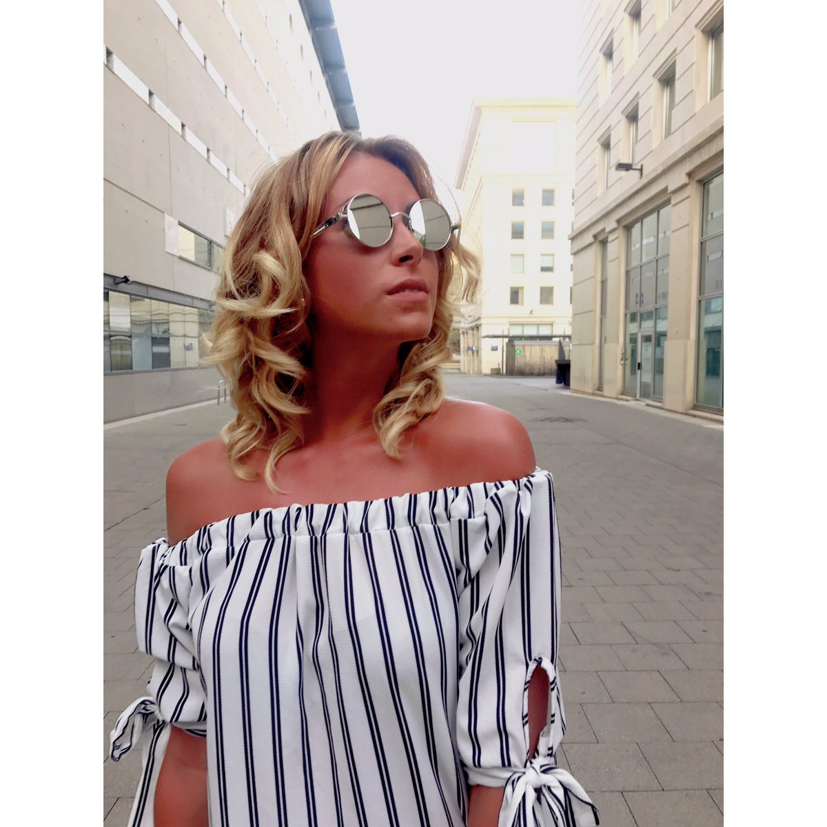 DelaplaceEmilie's tweet photo. Bonjour Septembre 🤷🏼♀️ #newmonth #findelete #newglasses #mendelshop #montpellier #blondehair #southoffrance https://t.co/i3VvkDZ8Ti