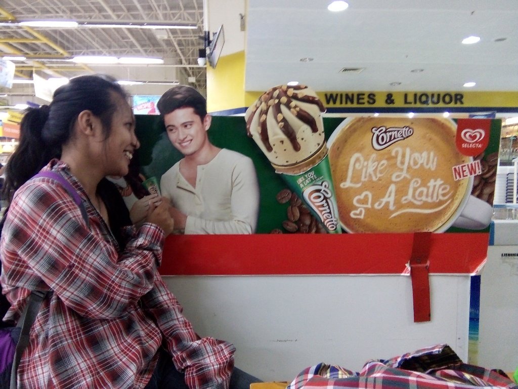 dhreample's tweet photo. Ice cream 😄😄😂💕#cornetto.   Kay Ate Nadine✌✌✌  #jamesreid @JayeHanash https://t.co/KreafCCBxN