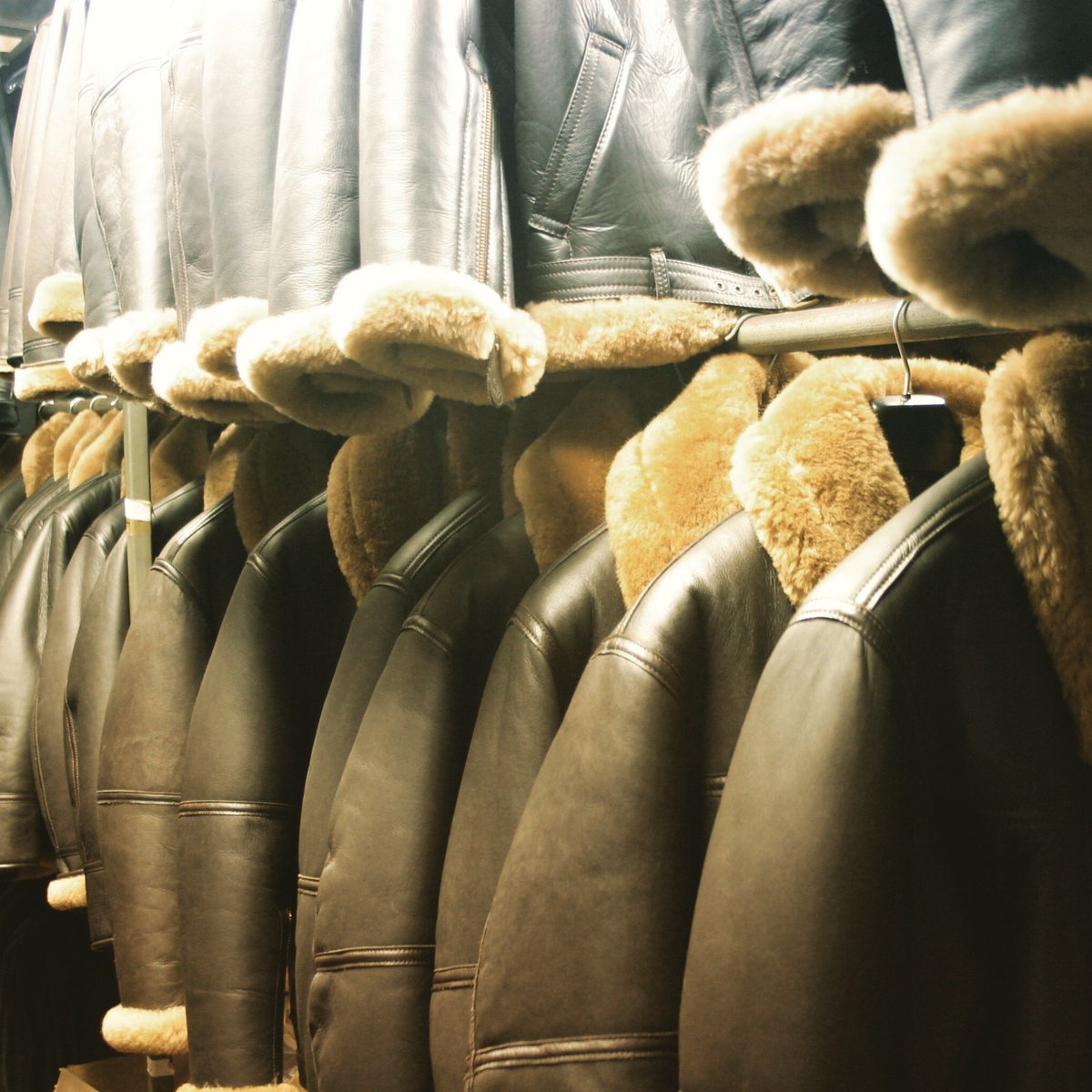 IrvinJackets's tweet image. So many #irvin #flyingjacket and #monza #motoring jackets... just one week till @goodwoodrevival and we've got all the stock ready.