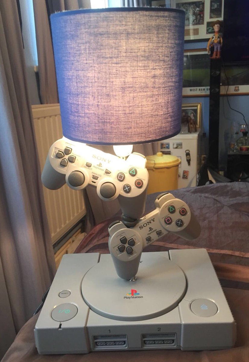 PS1Memes's tweet photo. I love lamp https://t.co/S0vF6WUljf