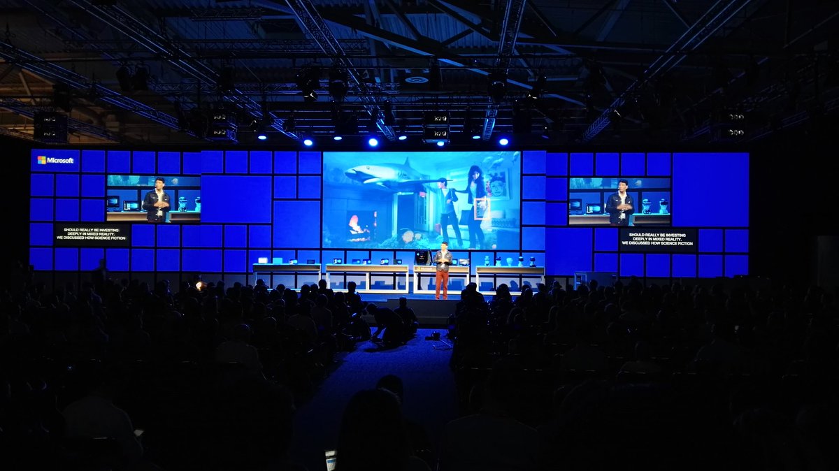 notebookitalia's tweet photo. Con Windows 10 Creators Update sbarca anche la Mixed Reality #Windows10 #mixedreality #microsoftIFA https://t.co/yHVlJOcycW