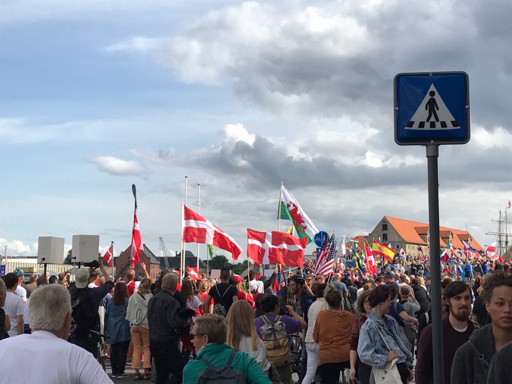NLynton's tweet photo. Global blockade on Copenhagen footbridge to celebrate ISA - the fun side of #globalization! https://t.co/kl6zCgdVBE