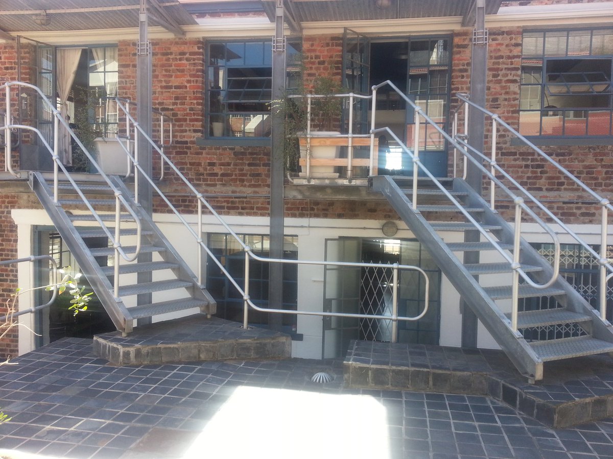 MiaBreet's tweet photo. All the office doors wide open in our building. Beautiful 1st day of Spring! Happy #SpringDay2017 https://t.co/3mgOGeZ0t8