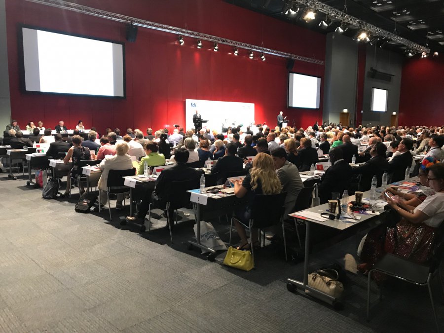 CNSJ_Dentistas's tweet photo. ➡ Finaliza con éxito el Congreso Dental Mundial de la #FDI2017Madrid.
https://t.co/CsZ1IM64xc https://t.co/PcSFdecSXS
