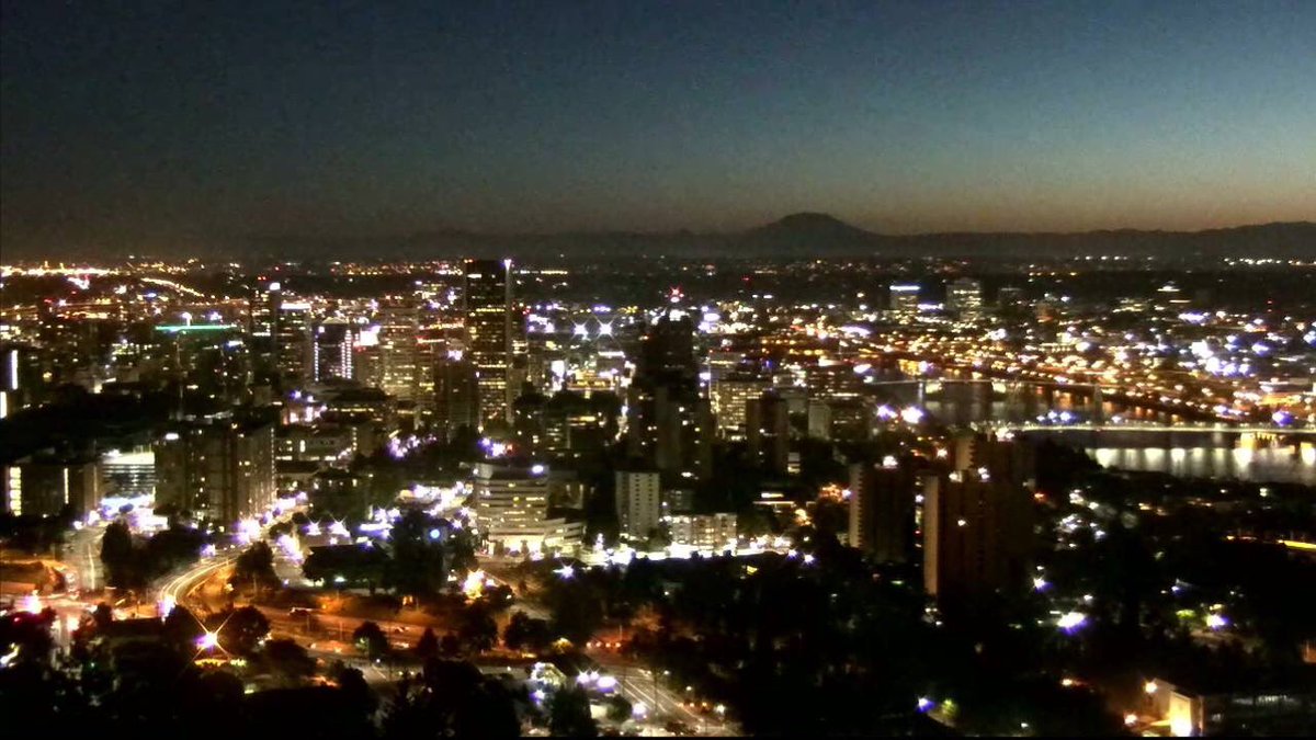 tvalwx's tweet photo. Portland is waking up to clear skies, touch of haze on the horizon. 90s are in store today. #Portland #HeatWave4 https://t.co/rg8TCsfkY7