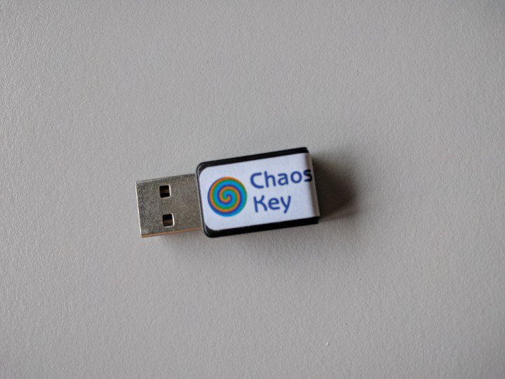 mverboom's tweet photo. Adding chaos to my server over USB #chaoskey https://t.co/uNwWztO53O