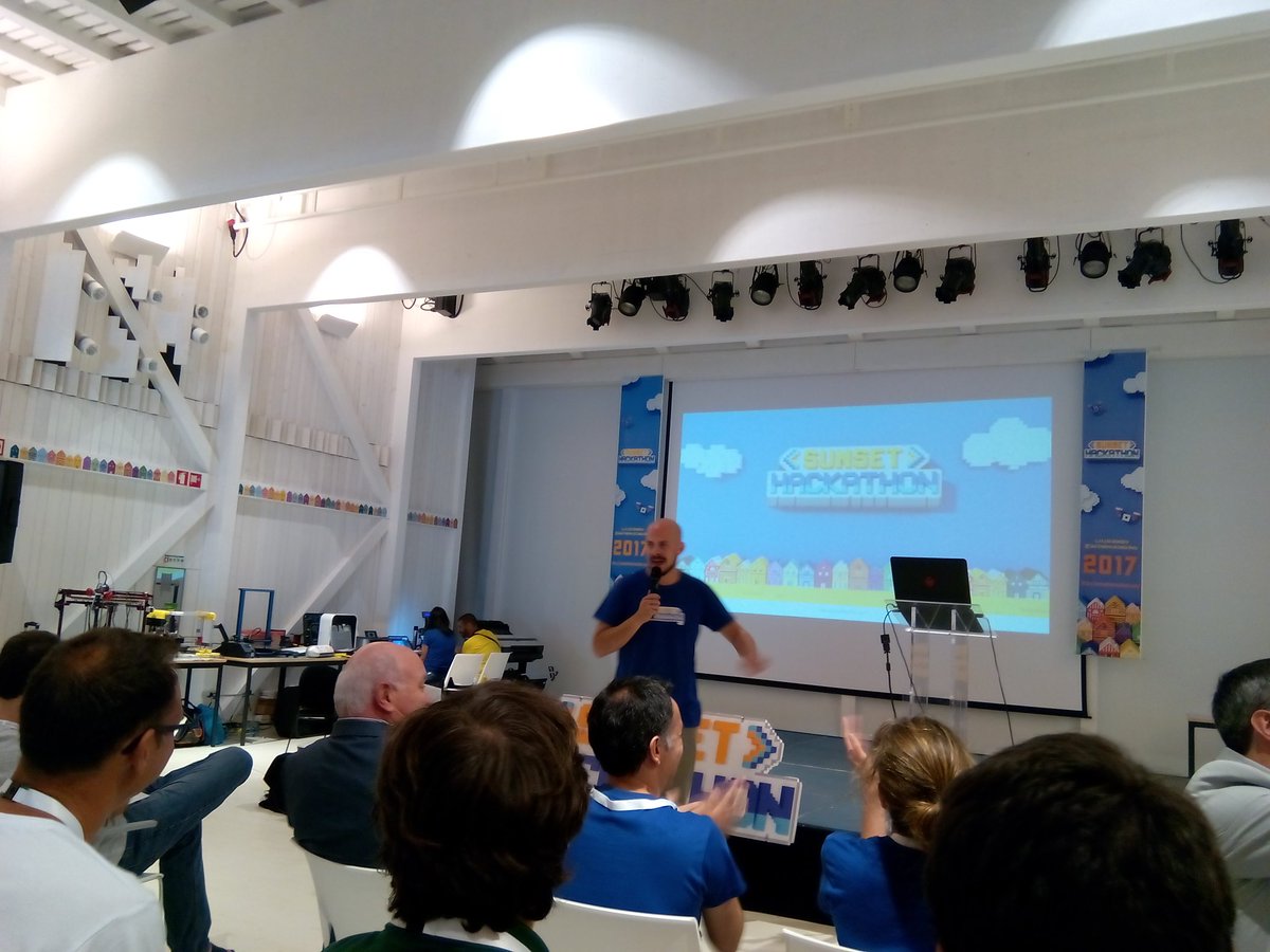 ddsoliveira's tweet photo. A começar o #sunsethackathon https://t.co/0CTWzOLlQu