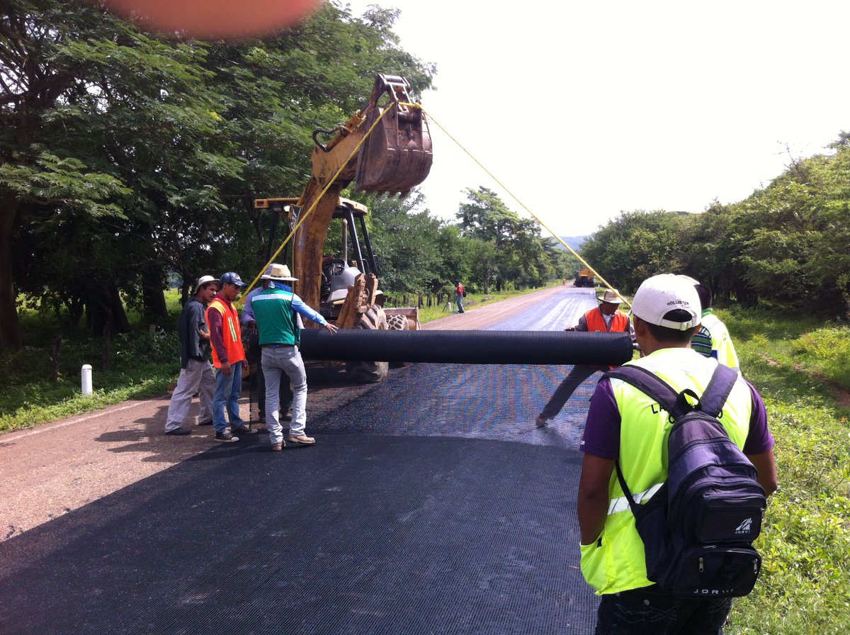 Maccaferri_MX's tweet photo. Road resurfacing in #Chiapas with our #asphaltreinforcement geogrid #MacGrid for increased pavement service life: https://t.co/ohk5cnQiq7 https://t.co/abwmEcWp3M