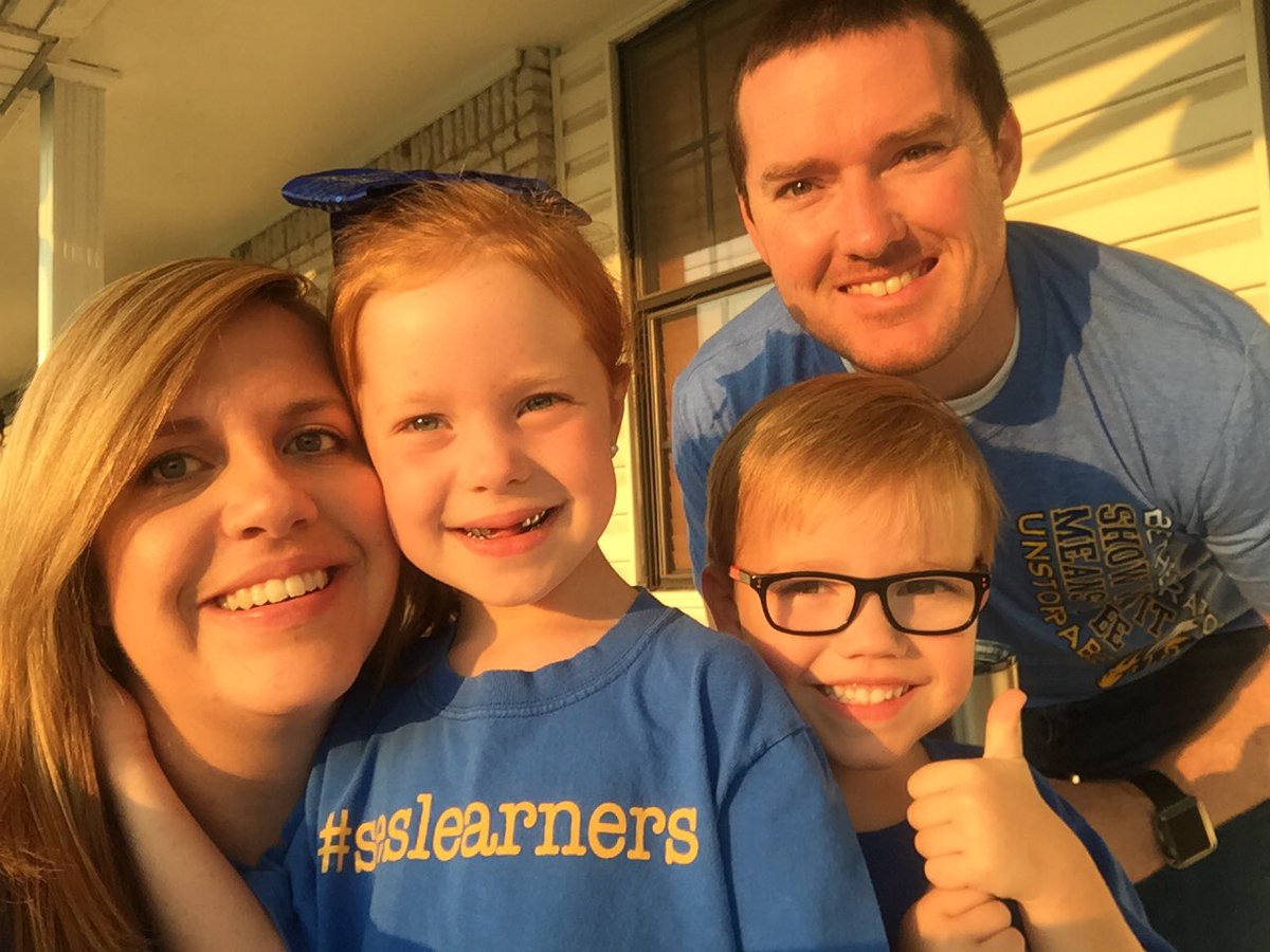 klstout22's tweet photo. Wearing our blue and gold today! @SheridanSES #seslearners #johnson109 #marshK-10 https://t.co/Z3Hp4D9jgk