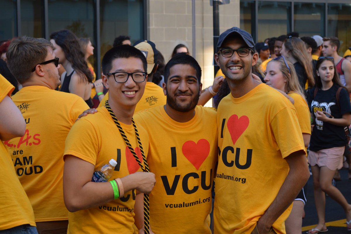 VCUdsa's tweet photo. During @VCUWelcomeWeek, there was a lot of #VCU black &amp; gold! Let's see those colors today! #CollegeColorsDay #UnitedWeFan https://t.co/6wYRSmkcG7