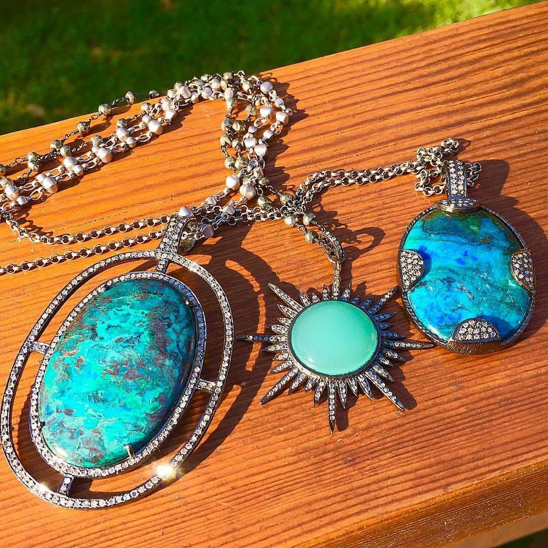 Sissyyatesdsign's tweet photo. Add some sparkle to your #labordayweekend & come see us in #vineyardhaven today from 4-8 pm @TheCollectionMV ⚡️⚡️ #firstfridayvh #trunkshow https://t.co/48z9SlmW3e