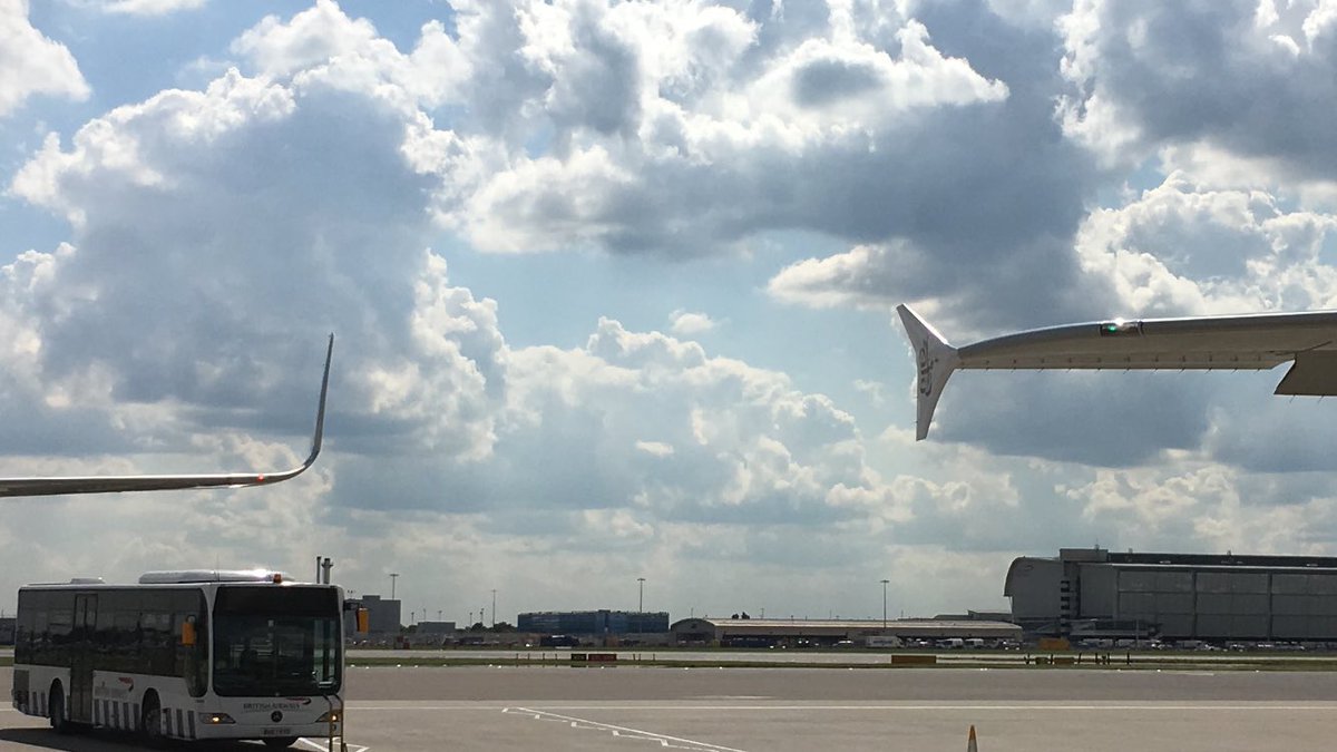 markparbhoo's tweet photo. #a320 #a380 #wingfriday or #wingtipfriday https://t.co/w7ASQtv8Jg
