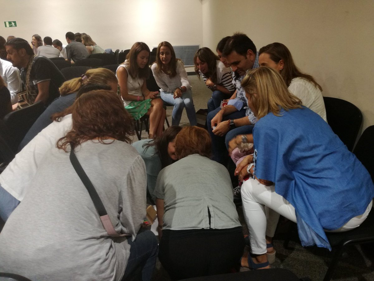 rmsantaisabel's tweet photo. ¡Ya estamos de vuelta! Iniciamos el nuevo #cursoRmsi con #formación sobre #trabajoenequipo con la #coach @NoeliaLCheda #profesRmsi https://t.co/azQdXCfn2C