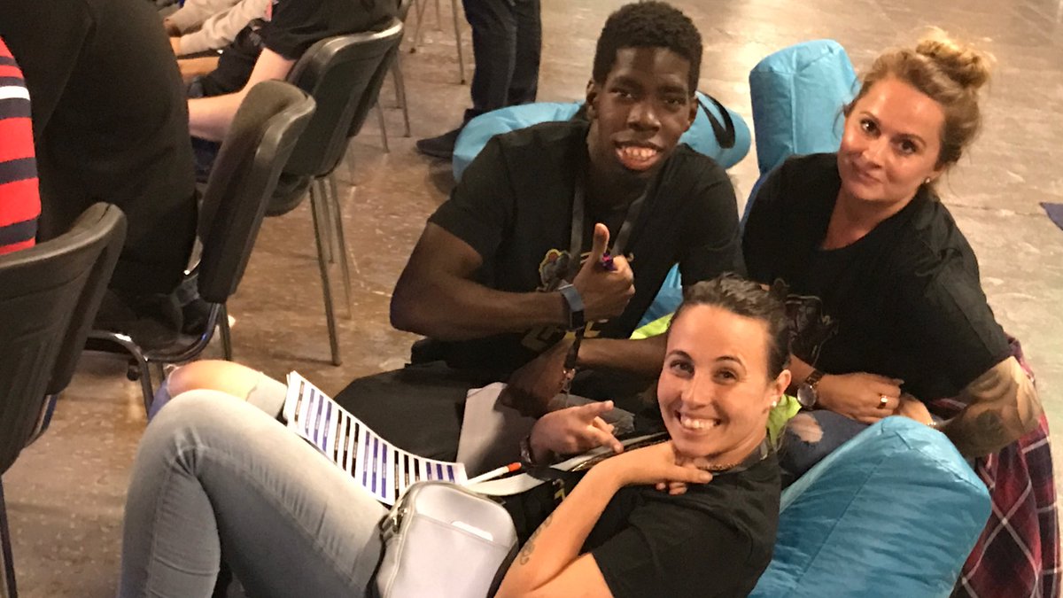 eastlondonFGC's tweet photo. If you're new to #ELFGC offline events, our #BracketBoss team, led by @DaniHellELF, are always on hand to help! https://t.co/STNay8HrBD