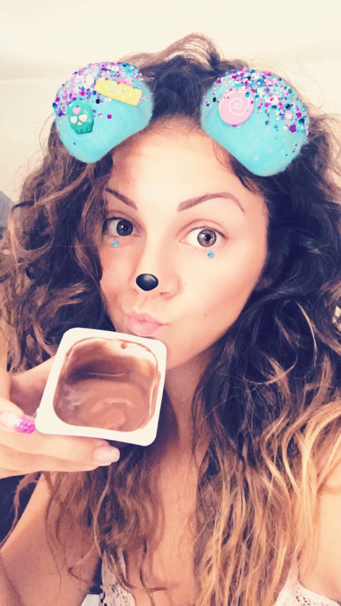 AlessiaBonamano's tweet photo. Chi mi conosce sa che nella mia testa ci sn sempre i DOLCI, oggi budino al cioccolato
#amo #ilmio #programma #budino #cioccolato #spuntino https://t.co/6rHTK6n4QL