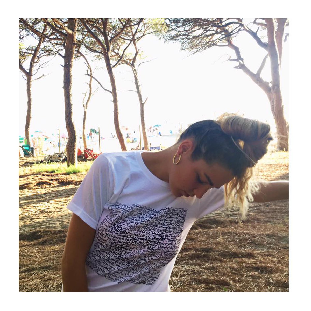 MAPcomm's tweet photo. #Oroscopiamo con @antoniocapitani e le #tshirt #TSIGN! Parte del ricavato va in beneficenza. Indossata da @francydeltoro #Amici #ballerina https://t.co/Sp4AkN3iGR