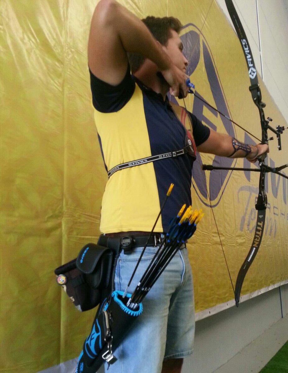 MAPifarrePodium's tweet photo. Día de ajuste para encontrar el mejor funcionamiento del arco para ir acostumbrándome de cara al mundial en el centro de @FivicsEsp https://t.co/seEhQOTkEW