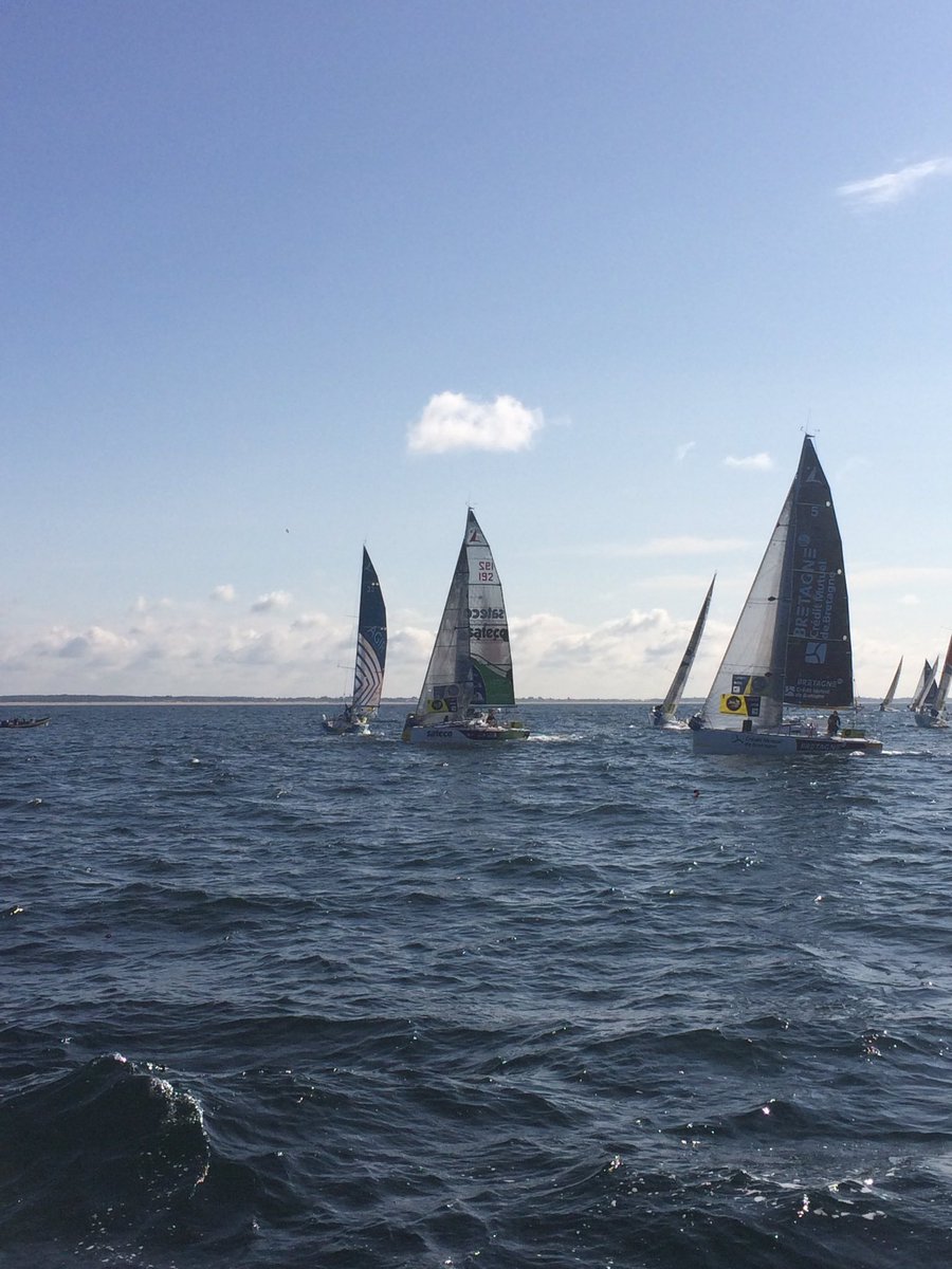 À la bouée de dégagement 1. Gedimat 2. Agir Recouvrement 3. Sateco 4. Bretagne CMB Performance 5. Finistère Mer Vent #TBvoile