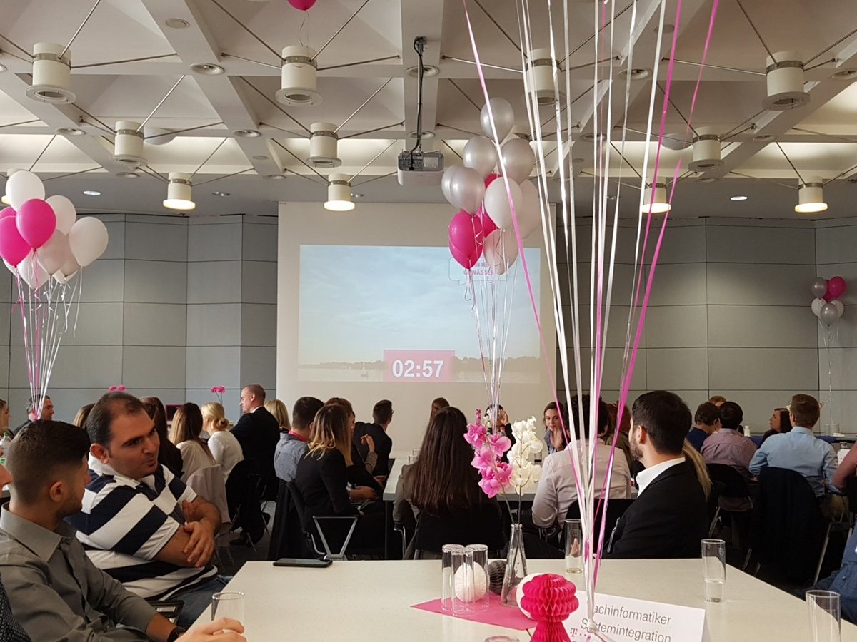 DamiaPandora's tweet photo. Jetzt geht's los #telekomwall #AzubiWelcomeDay #jetztmagenta #azubi2017 https://t.co/veBmXFYgBu