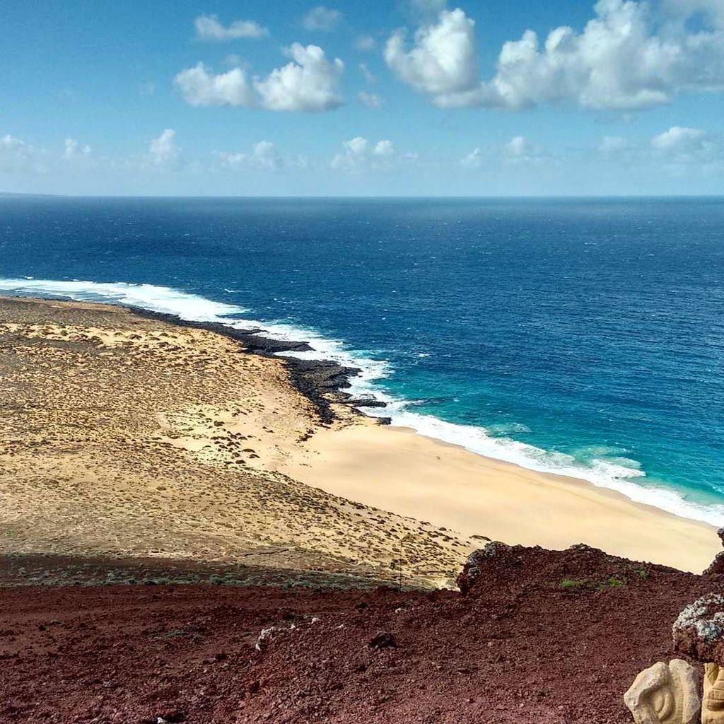 voiajacom's tweet photo. Si estas en la #playadelasconchas #graciosa no podrás resistirte a la invitación de la #montaña #bermeja desde don… https://t.co/aSeXF9b2rn https://t.co/RBg5wBnlGg