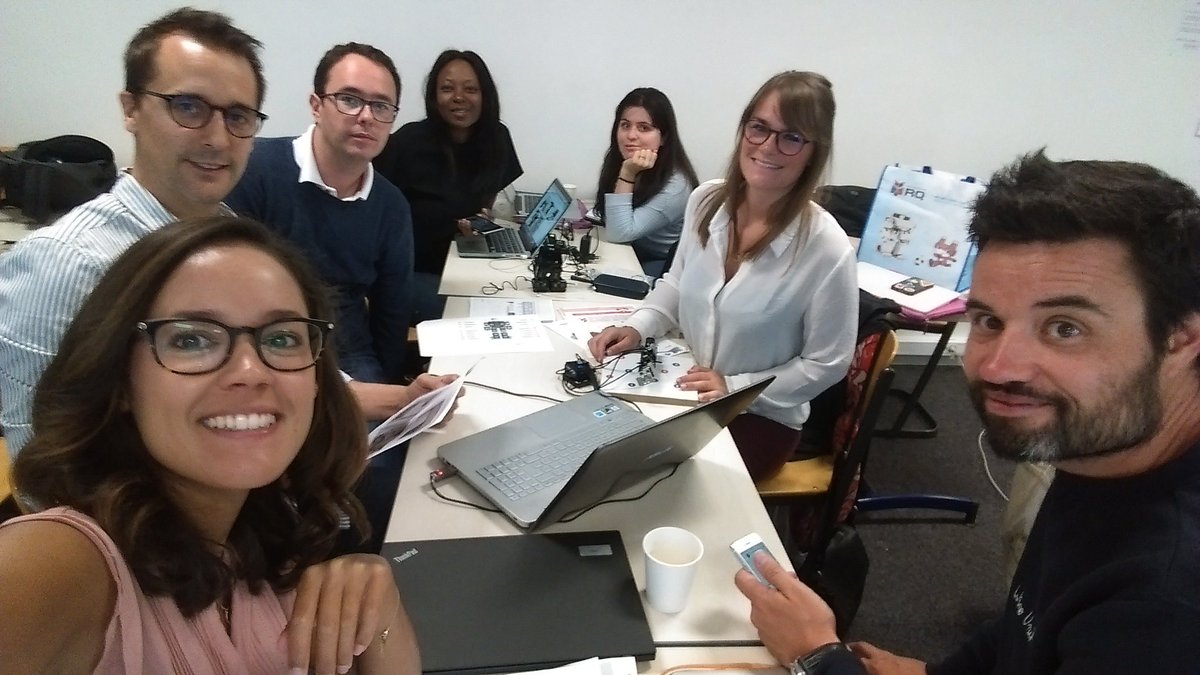 Bougetonbot's tweet photo. Best team ever! #bougetonbot #TeamSpirit #MBAMCI @COGIBOT https://t.co/4VIDGkxeGb