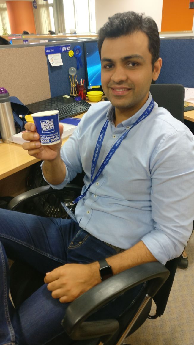 Jasra_G's tweet photo. . @IndiGo6E in support of #RallyForRivers. Water cups aboard 6E aircraft and staff in supportive mood. @ishafoundation @PGH_Isha https://t.co/7FUCSWwCf1