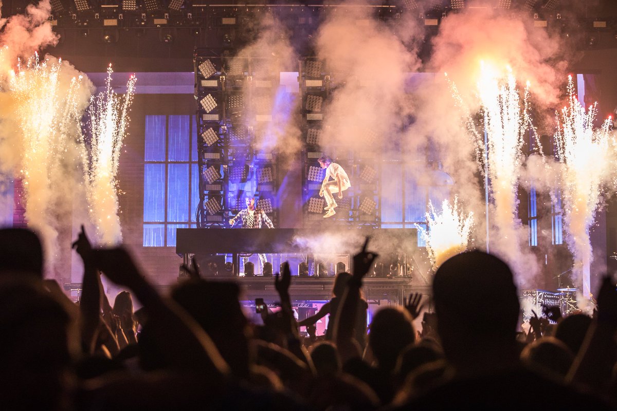 b105_brisbane's tweet photo. You + a bestie ✔
Riverstage ✔
@TheChainsmokers ✔
FREE?! ✔✔✔
Be a #HITVIP NOW or do the Hitlist to see it LIVE! https://t.co/QpIfmInQN5 https://t.co/qaORHjjYdz