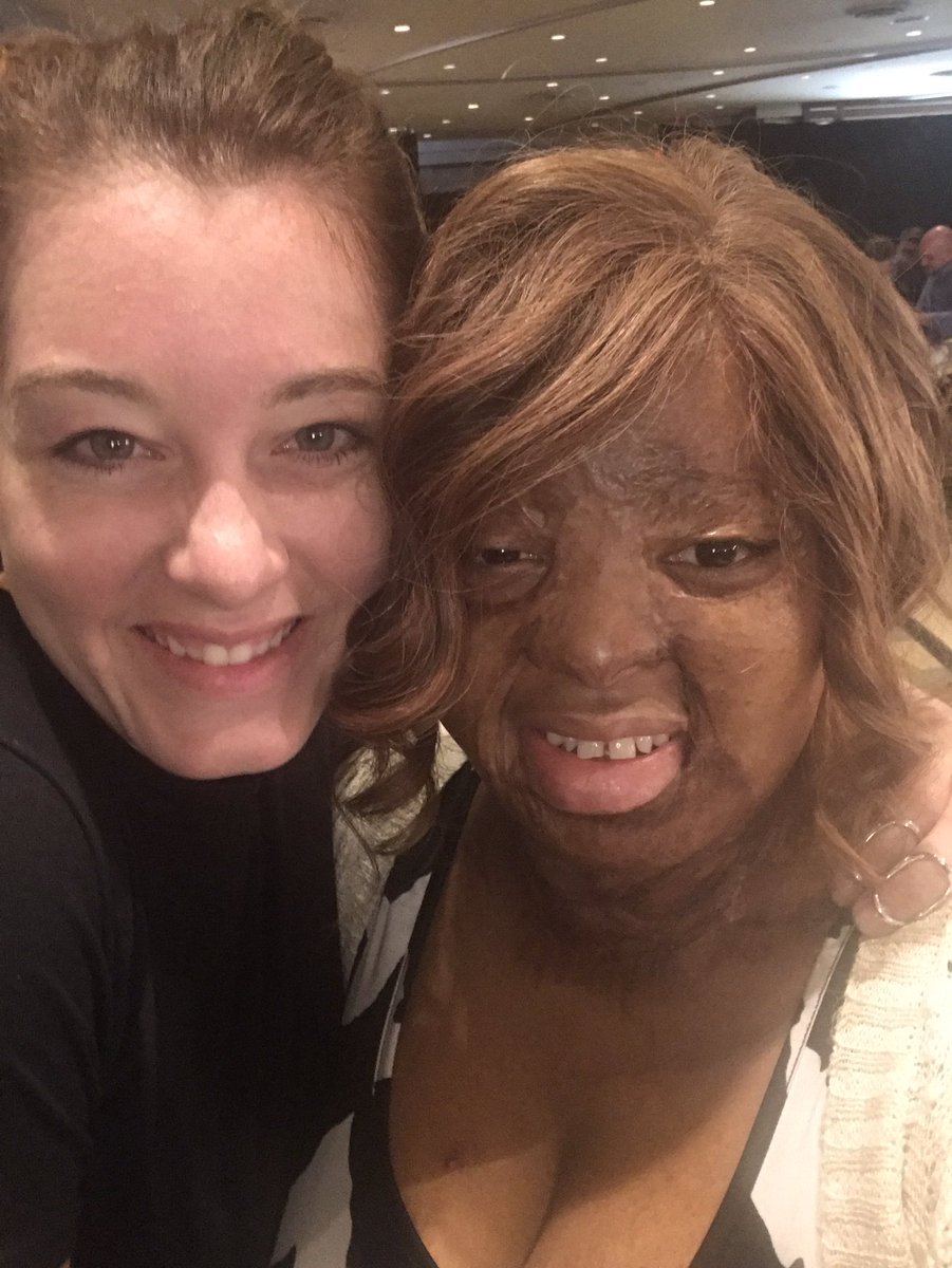 Kechi's tweet photo. Been dyin to show y'all these selfies I took with 4 incredible people @ItsDarciLynne @YoliMayor @PreacherLawson @mandyharvey @AGT ❤️⚡️👌🏽 https://t.co/5hSQEmmncv