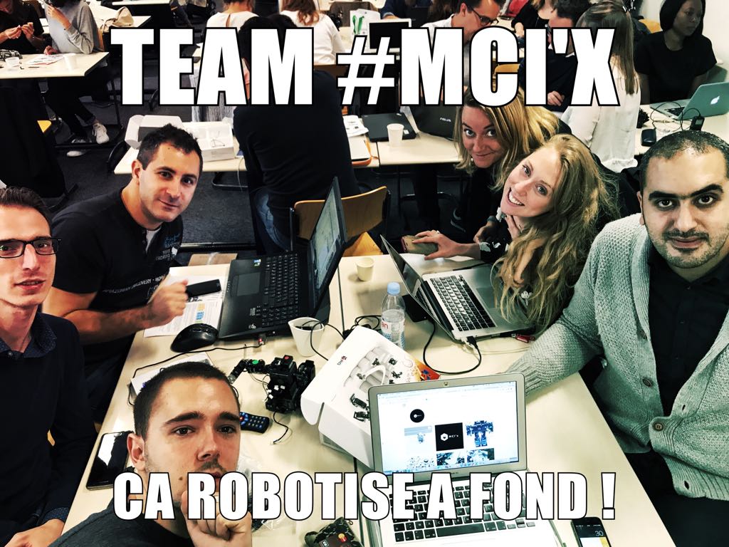 TeamGeekette's tweet photo. L'équipe #MCIX en pleine réunion ! Montrez-nous votre #Robot @COGIBOT, la team #Geekette est curieuse 😊 #MBAMCI https://t.co/79BmzbqMLW