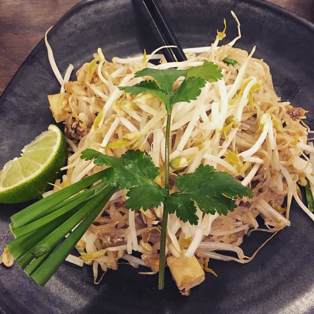 tiphereth's tweet photo. The most Thai style Pad Thai to be had outside of Thailand #booncafe #sydneythai #sydneyeats #sydneyfood https://t.co/mAPExHgNde https://t.co/zHGegm0zhZ