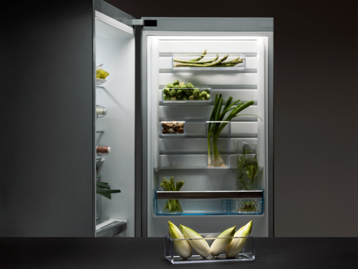 AEG_DE's tweet image. #CustomFlex schafft Ordnung und Übersicht: Die Innentür des Kühlschranks lässt sich je nach Bedarf individuell zusammenstellen. #IFA2017