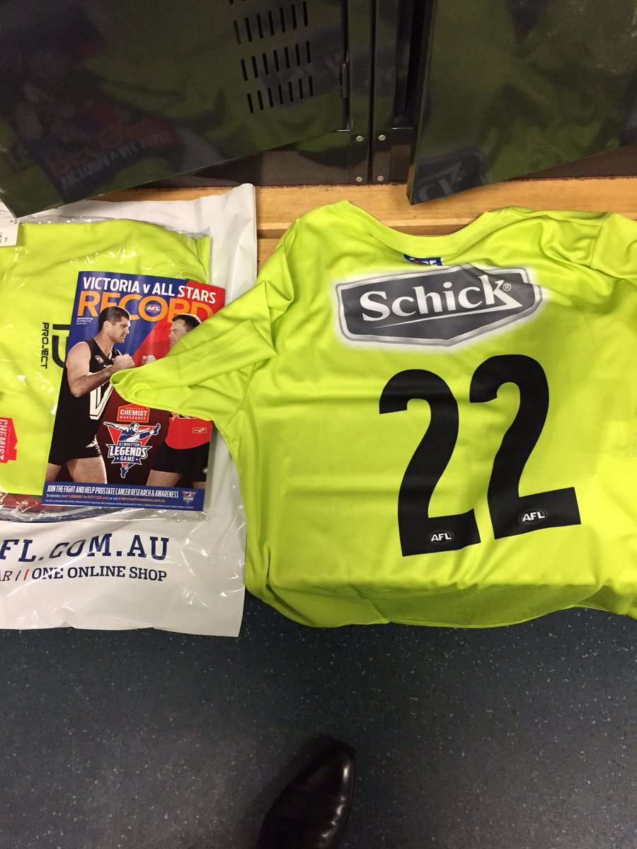 Just had the <a href="/7AFL/">7AFL</a> briefing with BT and the Allies almost good to go. #EJWhittenLegendsGame