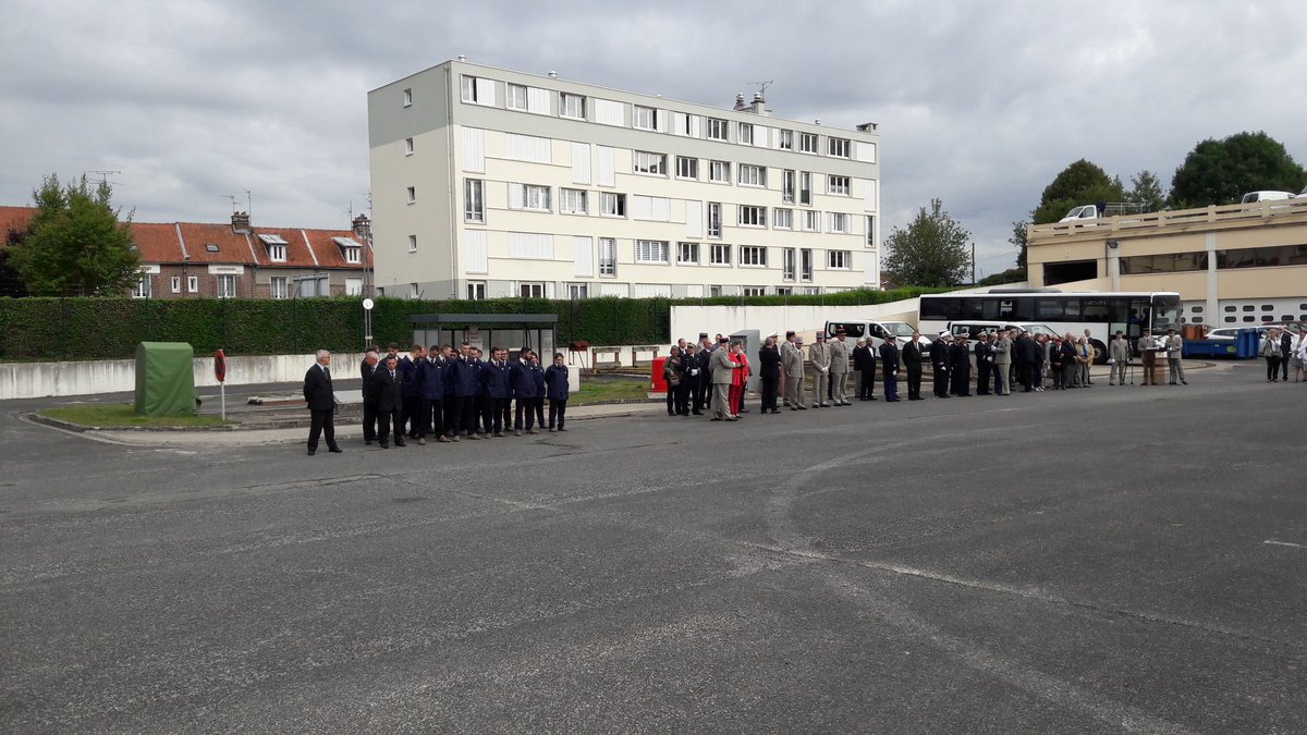 Cérémonie adieu armes Gal Maguin <a href="/EtatMajorFR/">Armée française - Opérations militaires</a> ; présence <a href="/sdis80/">Sapeurs-Pompiers de la Somme - SDIS80</a> <a href="/EpideDoullens/">EPIDE de Doullens</a> <a href="/Prefet80/">Préfet de la Somme</a> <a href="/barbarapompili/">Barbara Pompili</a> @jcleclabart2017 <a href="/AmiensMetropole/">Amiens Métropole - Ville d’Amiens</a>