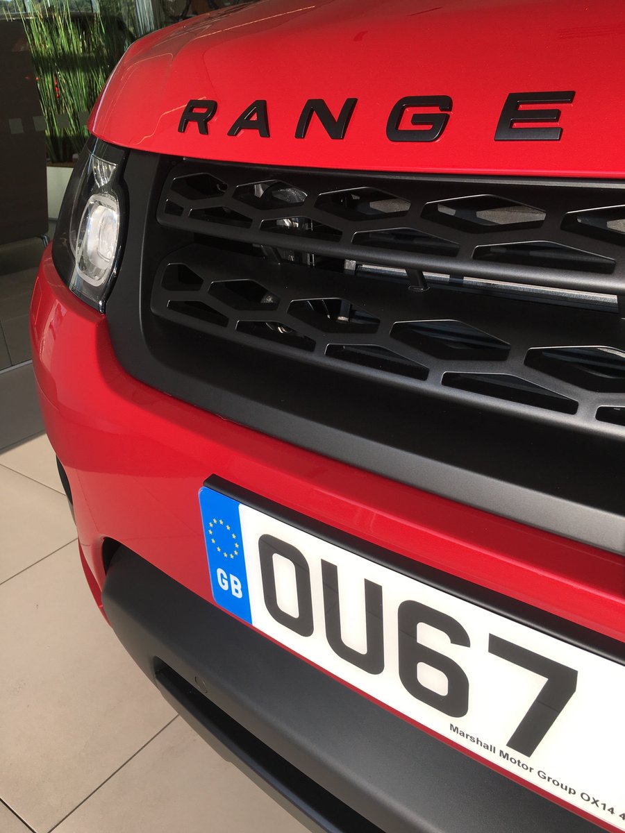 MMGLandRover's tweet photo. Mr Buckingham collecting the first #67Reg from Fiona Taylor @MMGLandRover Oxford. Have you spotted any on the roads yet? Happy #NewRegDay! https://t.co/Yb0wqBngBh