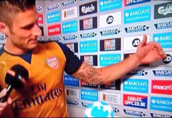 sportbible's tweet photo. Giroud welcomes Lemar to Arsenal... https://t.co/lAvRtFz409