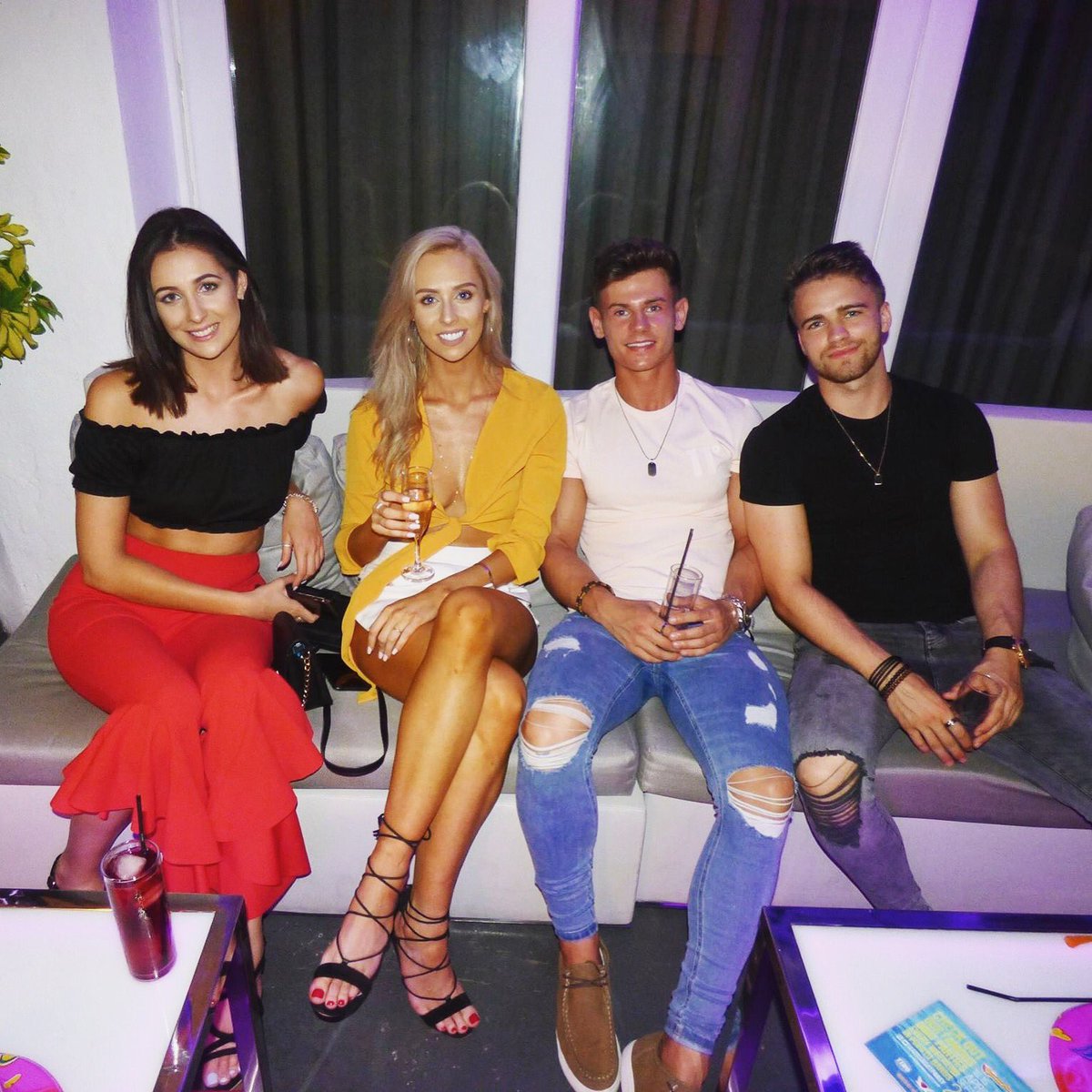 BijouMarbella's tweet photo. It's Friday night at #Marbs hottest venue #Bijoux 💃 

Bring only your Best Friends 👯

The official pre party for @candypantsmarbs 🍭 https://t.co/RoSmfi8Cuy