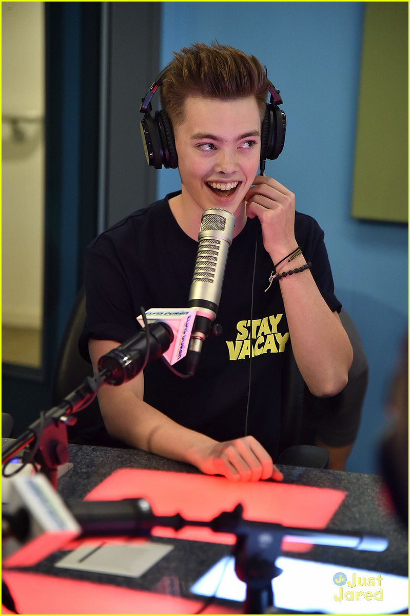 8LettersForZach's tweet photo. Seeing this boy smile and hearing his voice just makes everything better.💕@ImZachHerron https://t.co/J12NqShflz