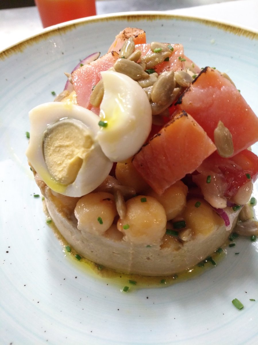bardelpla's tweet photo. #Empedrat de #Cigrons #Mongetes i #Salmó 🤘 Aquest porta un #Hummus d' #Alberginia 🍆 i #OuDur de #Guatlla https://t.co/u11ywE5gQD https://t.co/G5AKzJrHi6