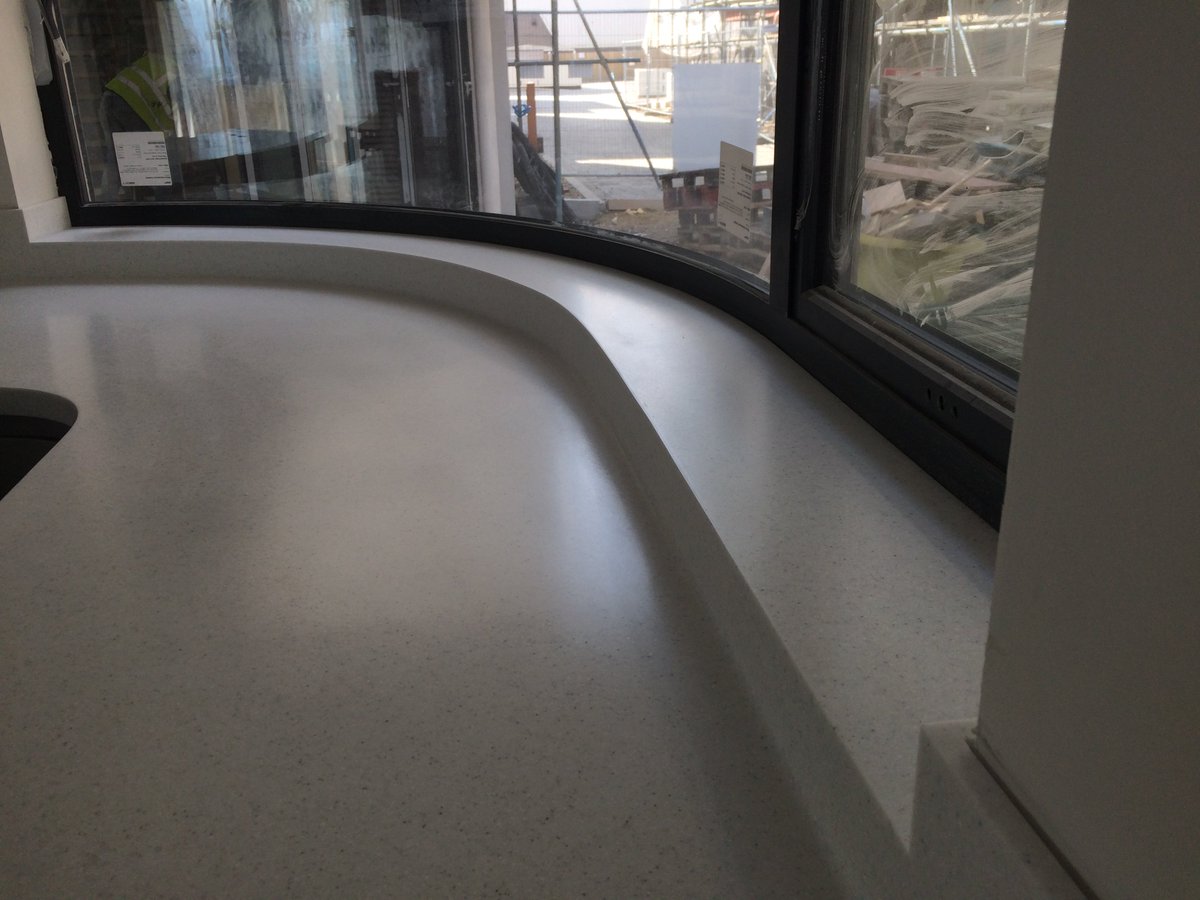 westwoodfabs's tweet image. Curved #corian #worktop design in Everest with seamlessly integrated upstand/window cill #kitchendesign