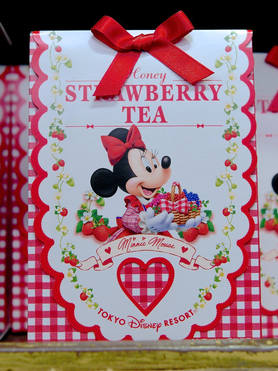 Mezzomikiのディズニーブログ A Twitter 東京ディズニーランドレギュラーお菓子に新作 ハニーストロベリーティー が本日登場 クリッターカントリーにやってくるミニーちゃん ベリーちゃん パッケージ 600円 詳しくは T Co H3h6ndxchu