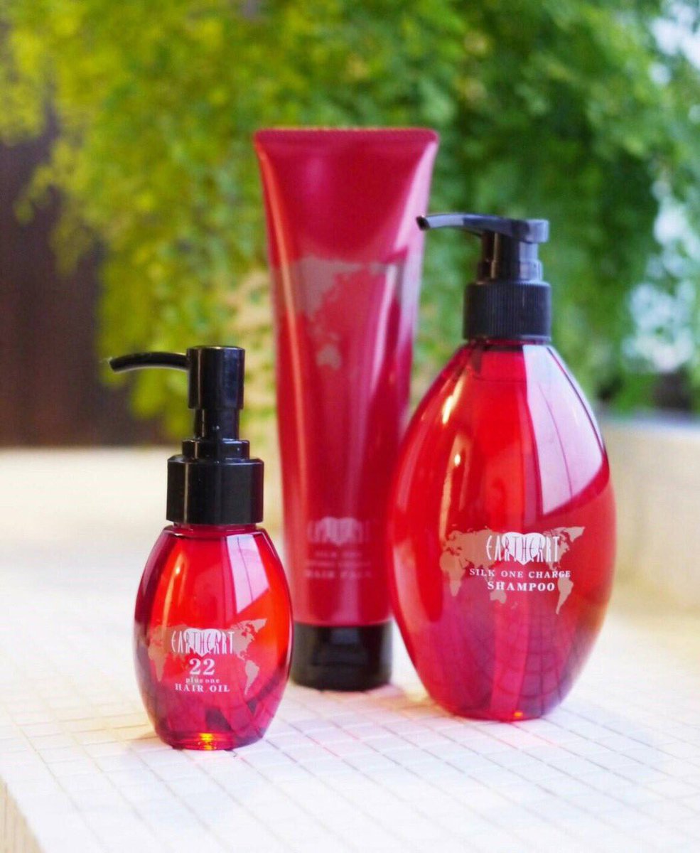 Earthひたち野うしく店 パサつく髪にシルクから生まれたヘアケアシリーズがおすすめです O シャンプーだけでもしっとりまとまり週に一回のヘアパックと乾かす前のオイルトリートメントでしなやかでツヤめく髪へ Earthひたち野うしく店 シャンプー
