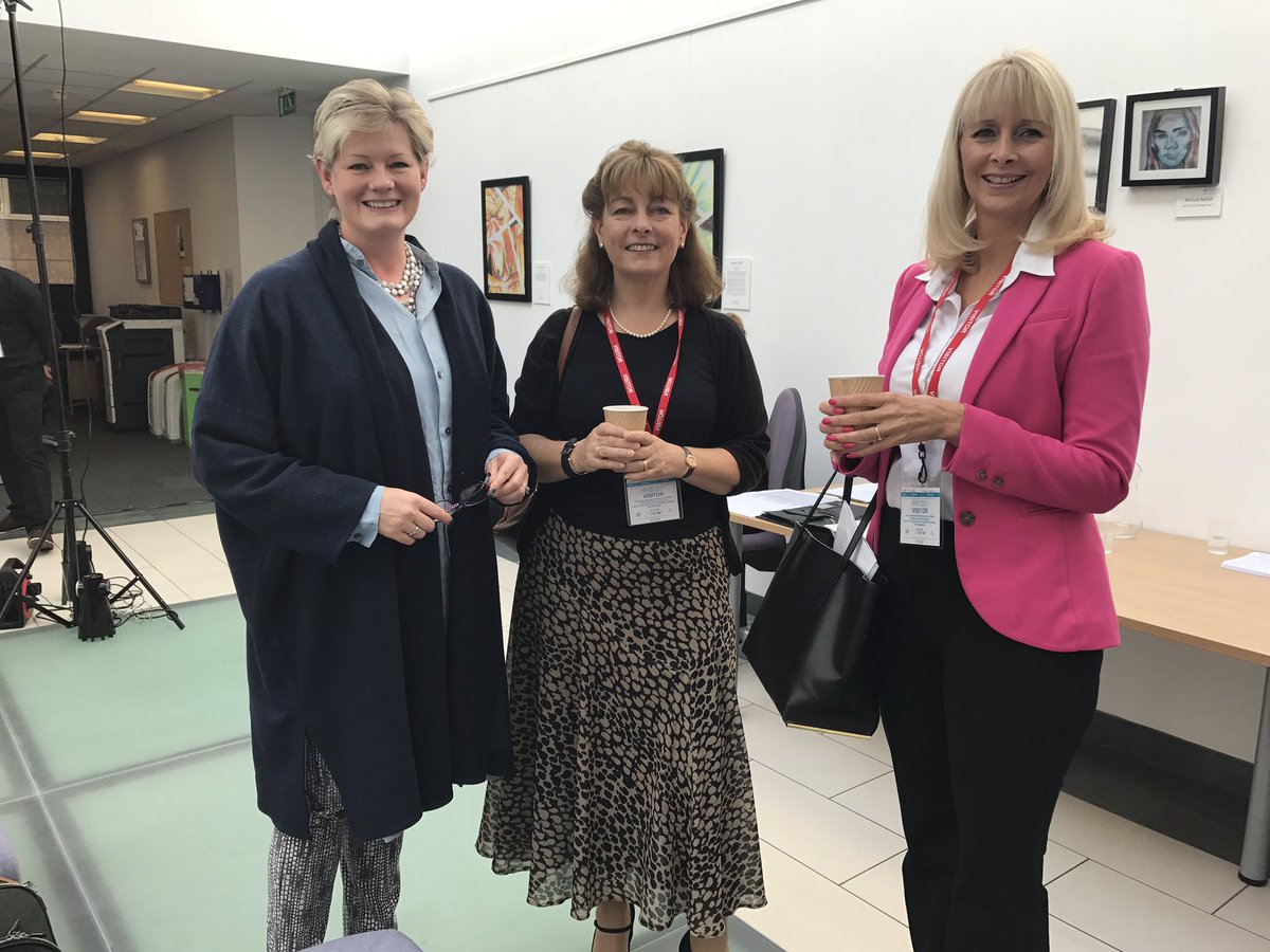 Finalists <a href="/lizmale/">Liz Male MBE</a>, <a href="/KerryMashford/">Kerry Mashford</a> &amp; Theresa Pope all prepping for their big interviews! 🤝 #WomenLeadersMK