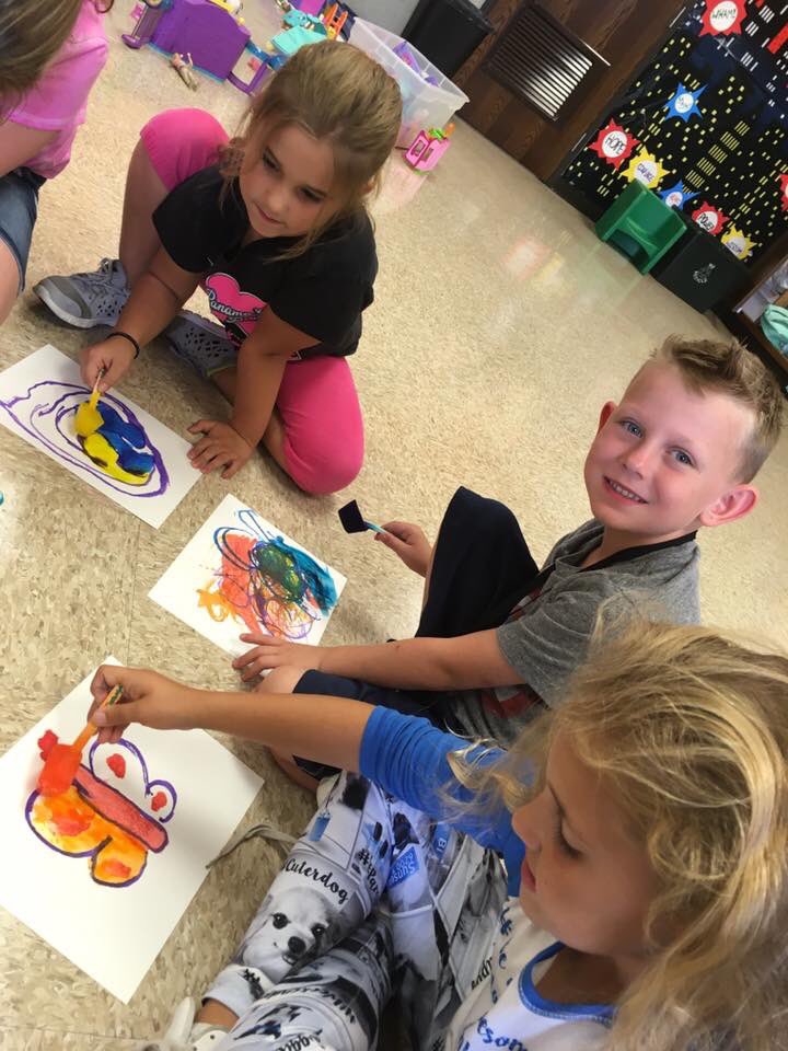 SWECareClub's tweet photo. We have had a lot of fun this week with our topic WATER! Here are some pictures from when we did ice painting https://t.co/zleOjyFCdY