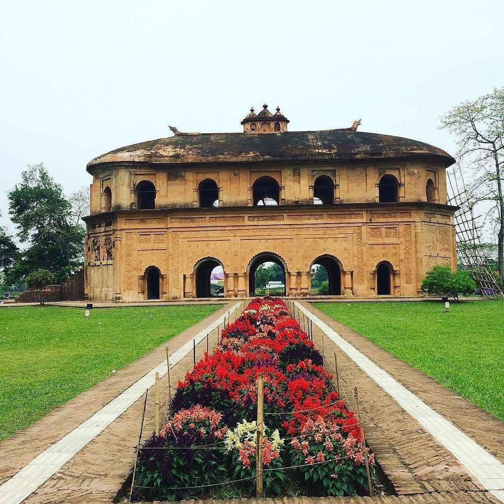 NorthEastGuide's tweet image. Said to be one of the oldest surviving #amphitheaters in #Asia, The #RangGhar, meaning in #Assamese &quot;House of Ente… ift.tt/2vPxdC3